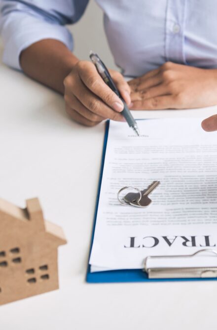 Operaciones inmobiliarias y contratos