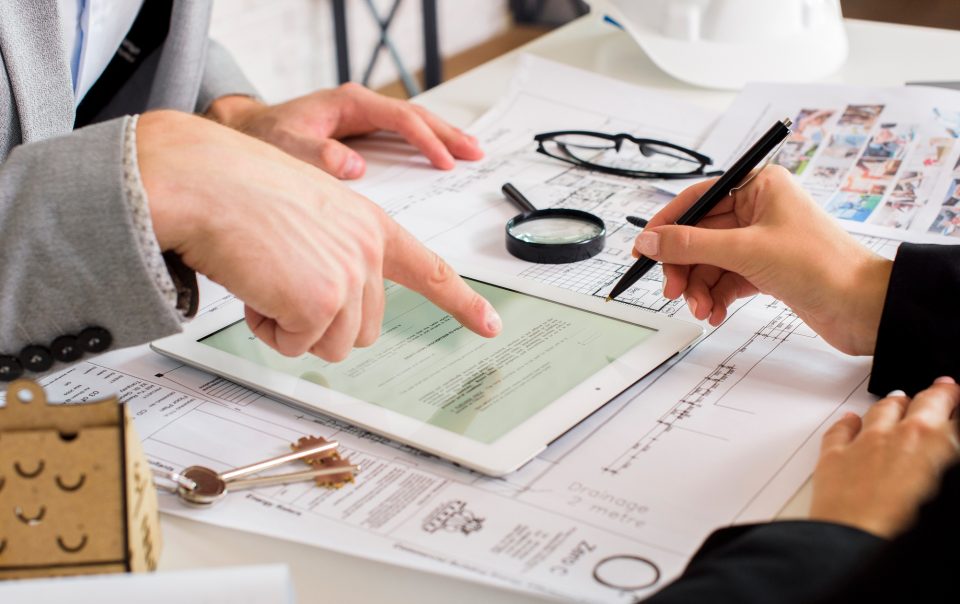 Due diligence inmobiliario 5 verificaciones que protegen su inversion antes de firmar Derecho Inmobiliario