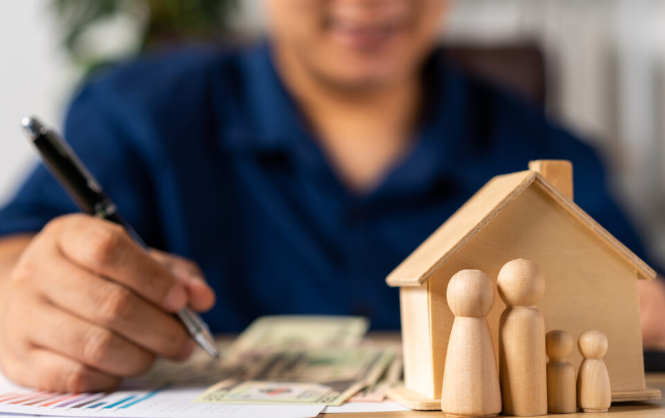 Riesgos legales al comprar inmuebles a través de terceros