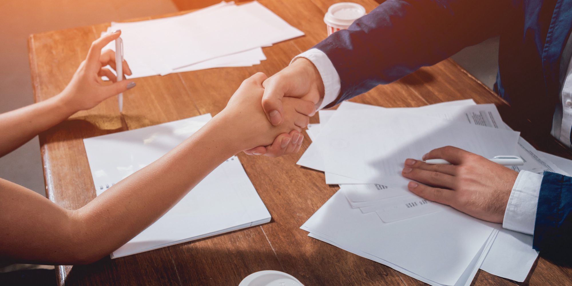 Errores comunes en contratos comerciales que cuestan millones en República Dominicana